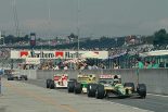 1992年F1日本GP　ミハエル・シューマッハー、アイルトン・セナ、ナイジェル・マンセルを引き連れるようにコースインするミカ・ハッキネン