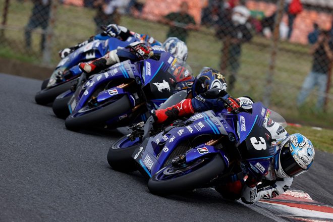 2020年全日本ロード第3戦オートポリス：JSB1000決勝レース2のトップ争い