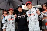2022スーパーGT第8戦もてぎ　GT500ポールポジションの山本尚貴／小島一浩監督／牧野任祐（STANLEY NSX-GT）