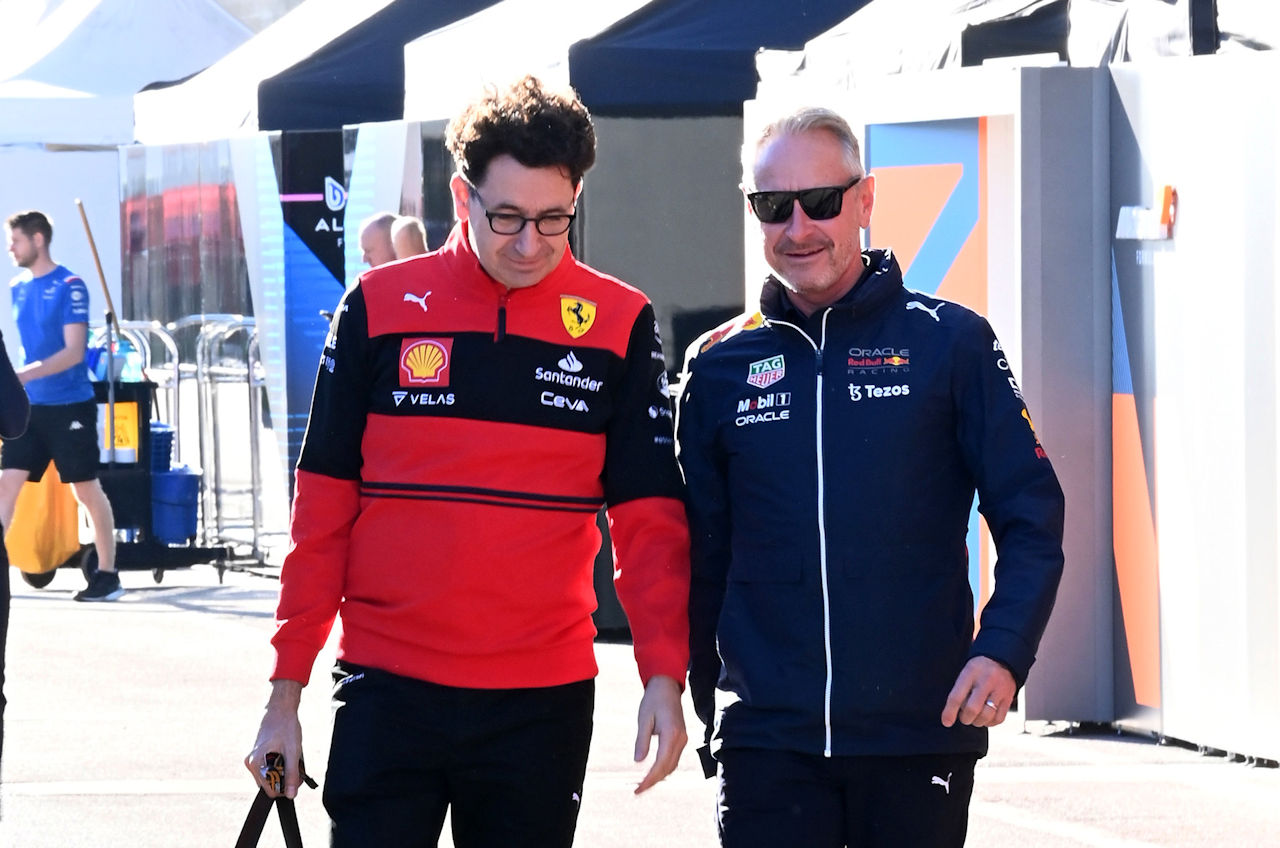 マッティア・ビノット（フェラーリF1チーム代表）とジョナサン・ウィートリー（レッドブルのスポーティングディレクター）